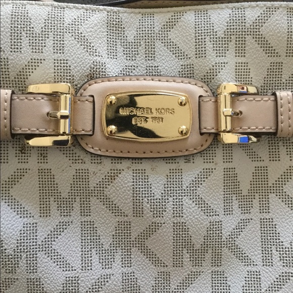 🌺SOLD🌺Michael Kors Crossbody Leather Bag - Picture 2 of 5